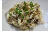 Салат с кальмарами, жареными шампиньонами, луком и яйцами 700 гр (контейнер 1 л)
