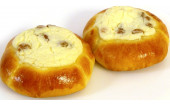 Ватрушка с творогом и курагой (300 гр)